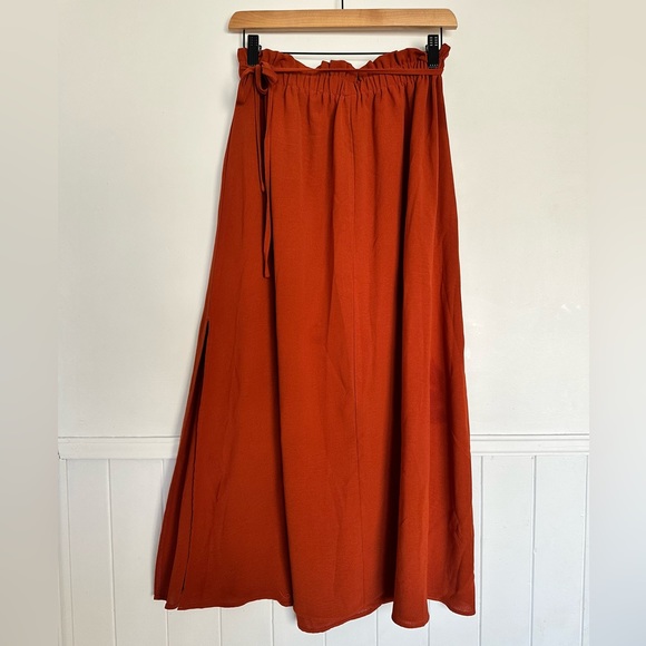 SHEIN Paper Bag Waist Split Thigh Knot Front Skirt. Burnt Orange. Size Small - Picture 5 of 9